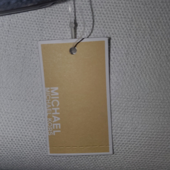 Bundled sale Michael kors purse and wallet - Picture 13 of 15